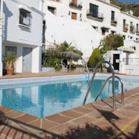 Spacious Andalusian With Pool And Level Access מיחאס